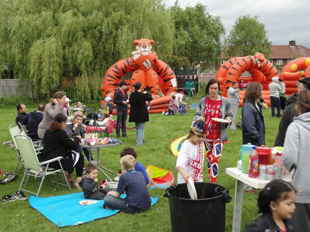 Ridgeview Close in Barnet holds street party