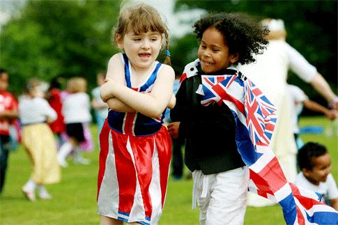 Pupils and Frith Manor Primary School enjoy a Jubilee party