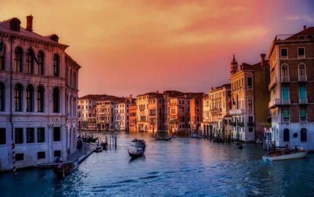 Times Series: Italy (Canva)