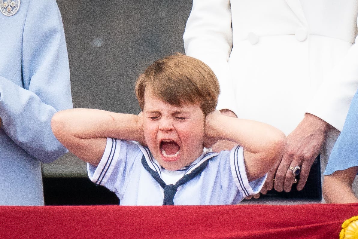 Excited Prince Louis left in awe by Trooping the Colour flypast - Vimarsana News