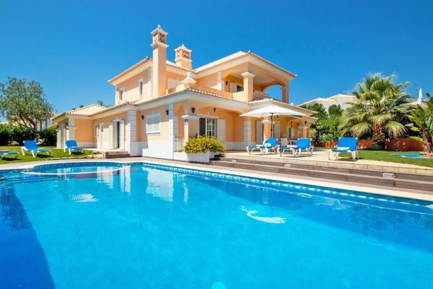Times Series: Fantastic villa with heated pool, air conditioning, free wifi - Algarve, Portugal.  1 credit