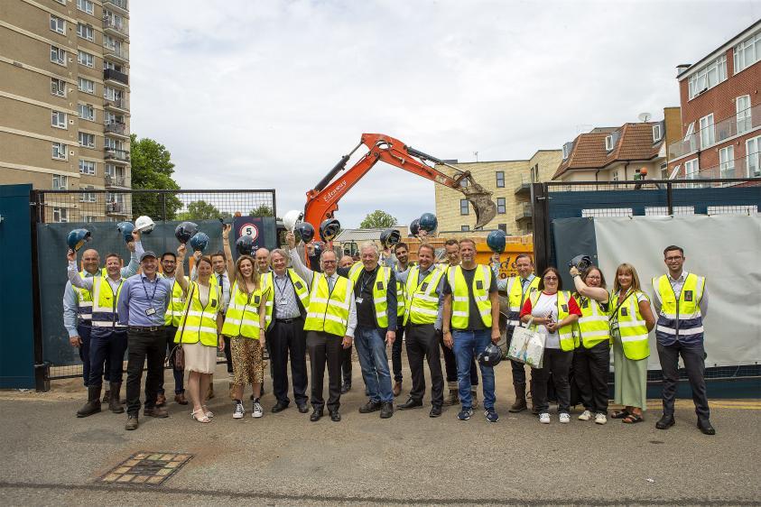 Cérémonie organisée pour marquer le début du développement de logements abordables à Hendon