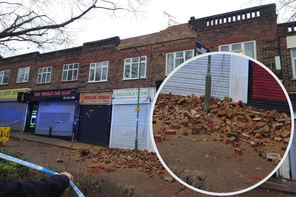 Les piétons «évitent de peu» l’effondrement du toit à West Finchley
