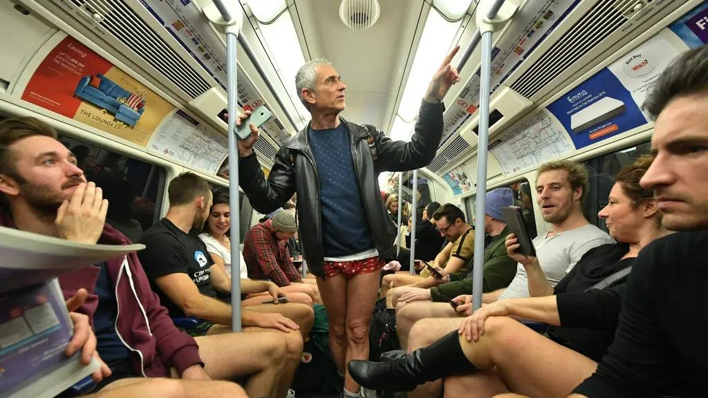Pourquoi les gens ne portent-ils pas de pantalon dans le métro ?  Pas de pantalon Tube Ride