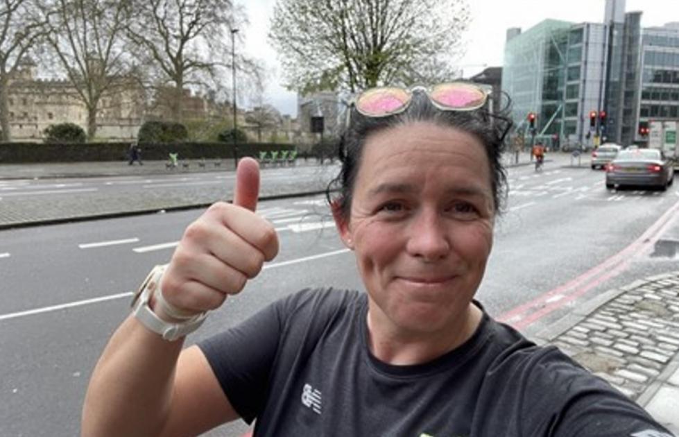 Un enseignant du marathon de Londres court pour la Deaf Children’s Society