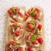 Recipe: Sweet Eve strawberry, Parma ham and Parmesan crostini